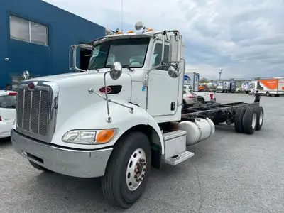 APPELEZ // CALL JEAN-PHILIPPR 514-770-6940 Camion sur frame // Cab and chassis Peterbilt 335 2005 Es...