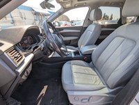 Q5 TECHNIK! QUATTRO AWD, NEW BODY STYLE, EXCELLENT CONDITION INSIDE AND OUT LEATHER INTERIOR GPS/NAV... (image 8)