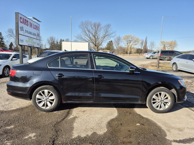 2015 Volkswagen Jetta 2.0L MAN TRENDLINE in Cars & Trucks in London - Image 2