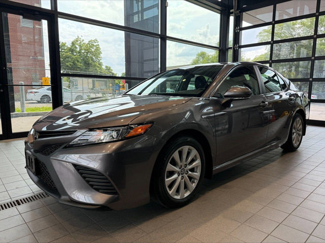 2019 Toyota CamrySE in Cars & Trucks in City of Montréal - Image 3