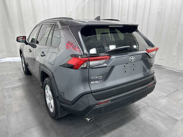 2021 Toyota RAV4 XLE AWD - TOIT OUVRANT - VOLANT CHAUFFANT - MAG in Cars & Trucks in Québec City - Image 4
