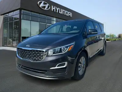 The 2020 Kia Sedona LX offers a blend of comfort, versatility, and advanced technology, making it an...