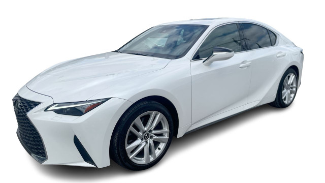 2023 Lexus IS 300 Premium / camera / bluetooth / apple carplay B in Cars & Trucks in Laval / North Shore - Image 2