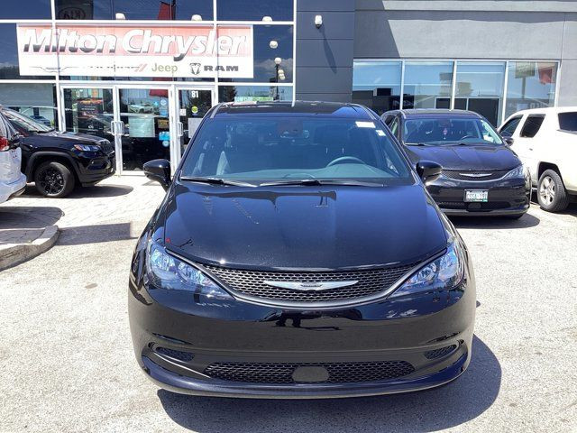 2025 Chrysler Voyager LX in Cars & Trucks in Oakville / Halton Region - Image 2