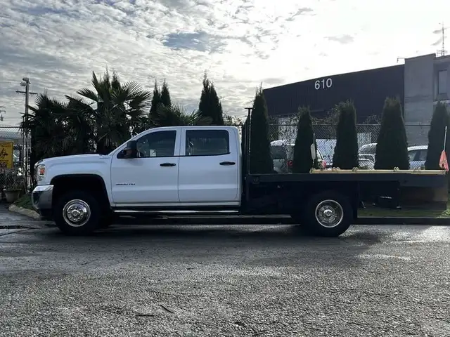 2017 gmc Sierra 3500HD 9 Foot Flat Deck 4WD in Heavy Trucks in Richmond - Image 7