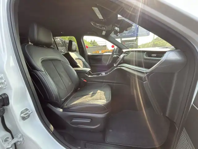 2025 Jeep Grand Cherokee Laredo BLACK ALLOYS! REMOTE START! H... in Cars & Trucks in Sudbury - Image 16