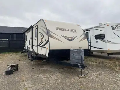 2015 Bullet 285 -Perfect couples trailer with extra sleeping for when you have guests staying over....