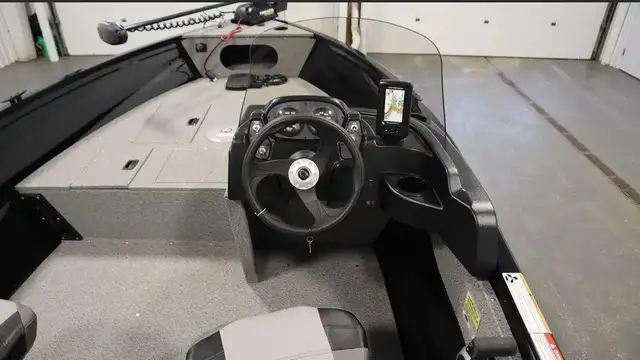 2025 CRESTLINER 1650 KOKIAK SC 16' - BLACK OUT in Powerboats & Motorboats in Winnipeg - Image 6