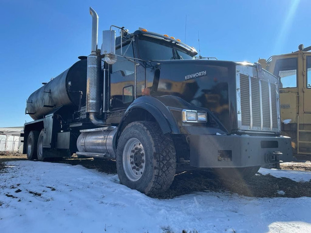 2004 Kenworth T800 Pressure Truck for sale in Heavy Trucks in Edmonton