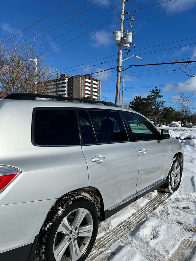 2012 Toyota Highlander Basic in Cars & Trucks in London - Image 4