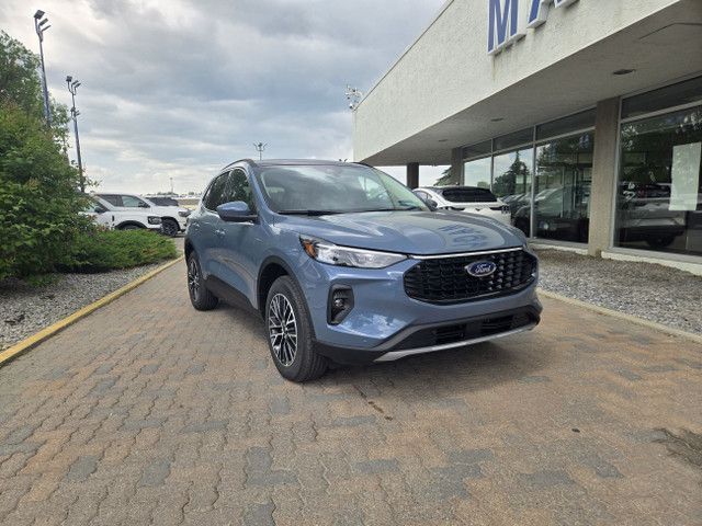 2025 Ford Escape PHEV PREMIUM PKG | TRAILER TOW PKG | PANO ROOF in Cars & Trucks in Calgary - Image 2