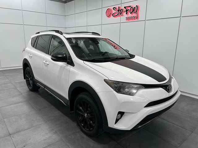 2018 Toyota RAV4 TRAIL AWD - TOIT OUVRANT - VOLANT CHAUFFANT in Cars & Trucks in Québec City