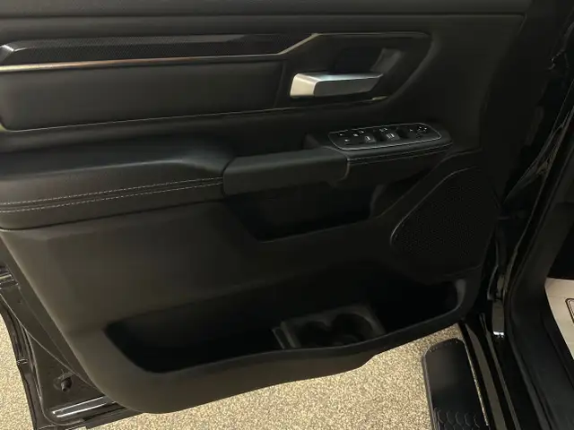 2022 RAM 1500 Sport SPORT/4WD/CREW/22" WHEELS/BLACK/OFF 1 OWN... in Cars & Trucks in Belleville - Image 13