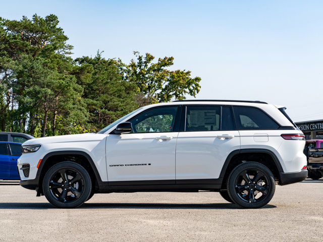 2024 Jeep Grand Cherokee Altitude in Cars & Trucks in Barrie - Image 4