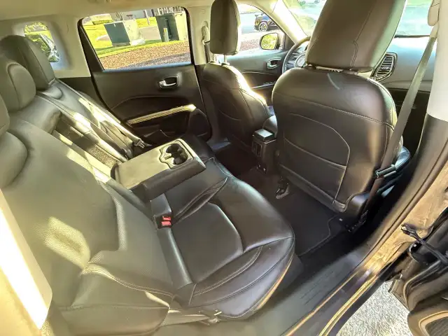 2017 Jeep Compass LIMITED 4x4 | LEATHER | CARPLAY | REMOTE START in Cars & Trucks in Ottawa - Image 14