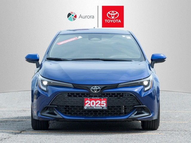 2025 Toyota Corolla Hatchback Se Upgrade, One Owner, Clean Ca... dans Autos et camions  à Région de Markham/York - Image 2