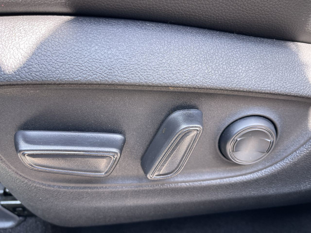 2022 Toyota Highlander in Cars & Trucks in Calgary - Image 4