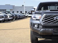 Heated Seats | Lane Keep Assist | Navigation | Bluetooth | Cruise Control | Rear Sliding Window | 17... (image 9)