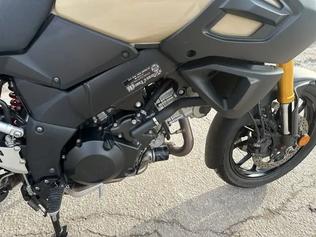 2014 Suzuki V-Strom 1000 ~ VSTROM 1000CC ~ VERSATILE ~ CLEAN BIK in Street, Cruisers & Choppers in City of Toronto - Image 27