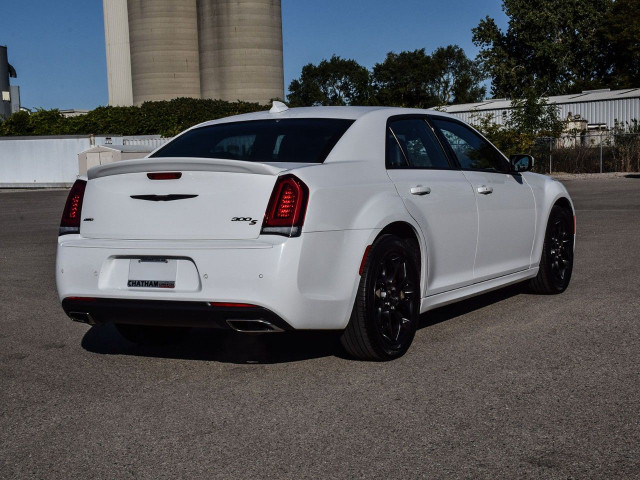 2023 Chrysler 300 in Cars & Trucks in Chatham-Kent - Image 4