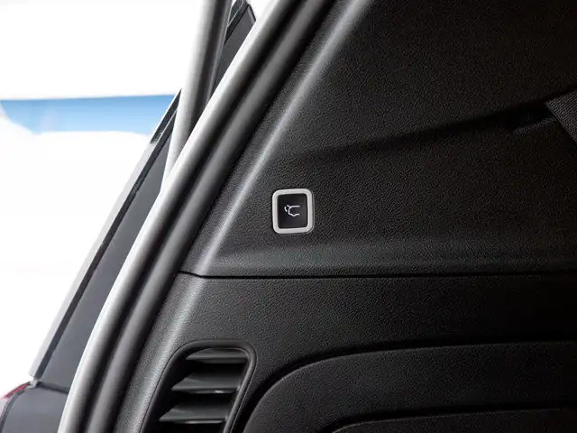 2023 Chrysler Pacifica Hybrid Pinnacle in Cars & Trucks in Calgary - Image 19