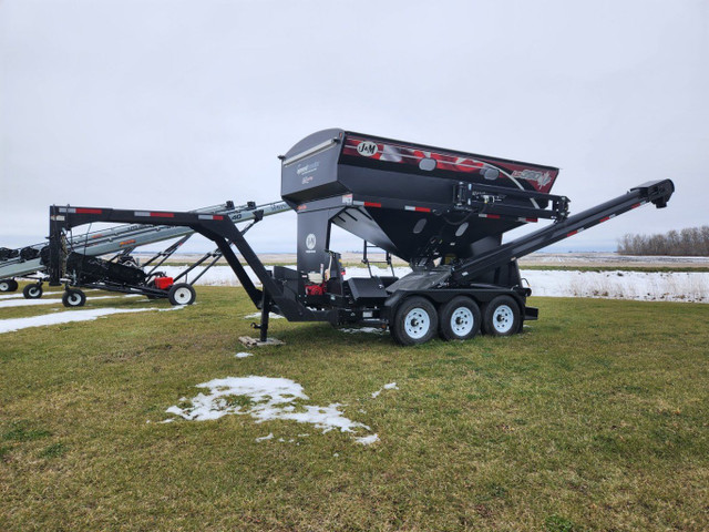 J&M LC390 GOOSENECK HITCH Seed Tender in Farming Equipment in Winnipeg