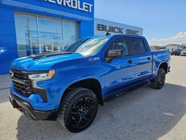 2022 Chevrolet Silverado 1500 LT Trail Boss Crew Cab 4x4 6.2L in Cars & Trucks in Winnipeg