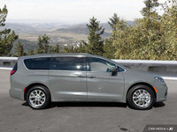 This 2022 Chrysler Pacifica Touring L boasts a powerful 3.6L Pentastar VVT V6 engine paired with a s... (image 6)