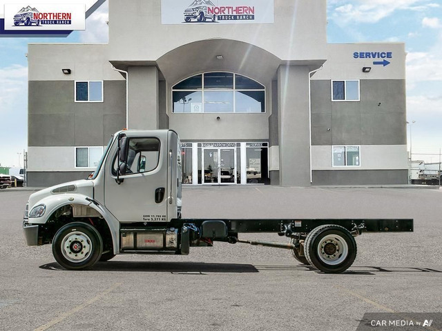 2014 Freightliner M2 M2 CUMMINGS TURBO DIESEL CAB AND CHASSIS in Cars & Trucks in Edmonton - Image 3