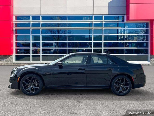2022 Chrysler 300 300 Touring L | Leather | Nav | Heated Seats in Cars & Trucks in Guelph - Image 2