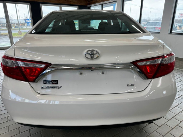  2015 Toyota Camry 4dr Sdn I4 Auto LE in Cars & Trucks in Longueuil / South Shore - Image 4