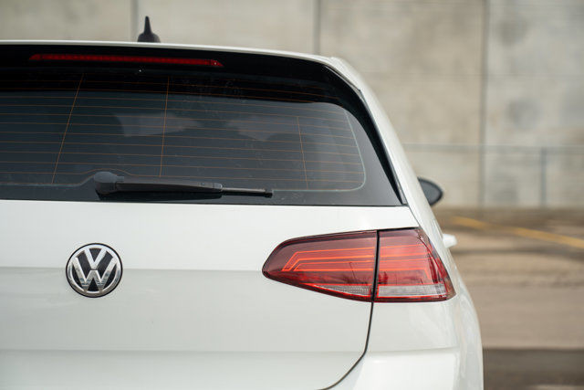 2018 Volkswagen Golf GTI in Cars & Trucks in Edmonton - Image 4
