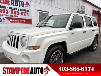 This Jeep Patriot boasts a Gas I4 2.4L/144 engine powering this Variable transmission. Options: SUN/...