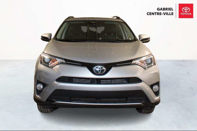 2018 Toyota RAV4 XLE AWD in Cars & Trucks in City of Montréal - Image 2