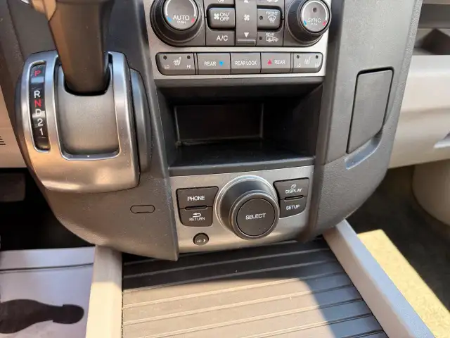 2015 Honda Pilot EX-L in Cars & Trucks in Hamilton - Image 29