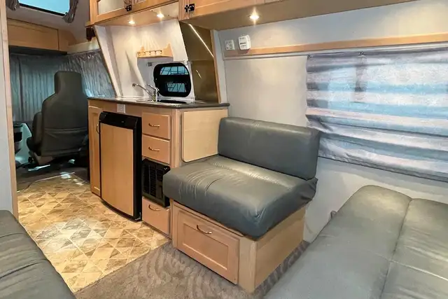2010 Pleasure-Way Excel TS – Pre-Owned Class B Motorhome. in RVs & Motorhomes in Red Deer - Image 32