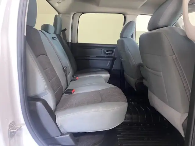 2020 Ram 1500 Classic Classic/ 4x4/ Crew/ Low K/ Lift/ Rubber/ A in Cars & Trucks in Winnipeg - Image 13