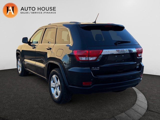 2011 Jeep Grand Cherokee Laredo | HEATED LEATHER SEATS | in Cars & Trucks in Calgary - Image 4