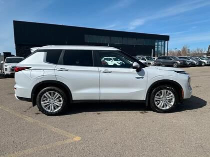 2025 Mitsubishi Outlander PHEV LE S-AWC in Cars & Trucks in Calgary - Image 4