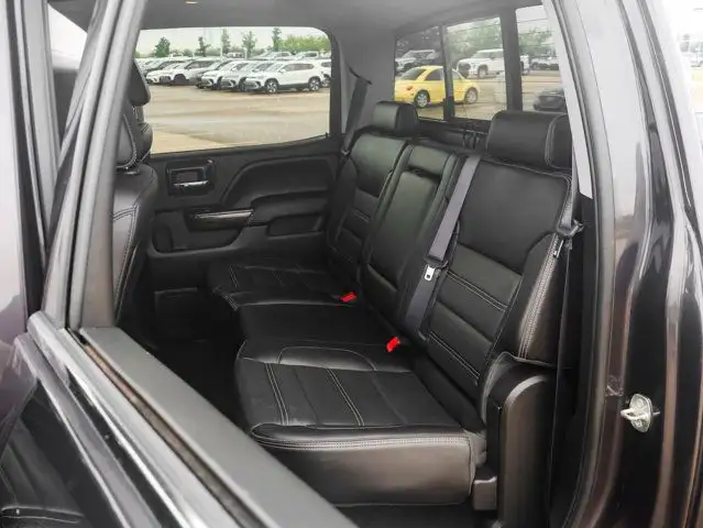 2015 GMC Sierra 1500 Denali 6.2L dans Autos et camions dans Comté de Strathcona - Image 33