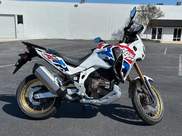 2025 HONDA AFRICA TWIN ADVENTURE SPORTS ES DCT-WHITE! in Street, Cruisers & Choppers in Winnipeg - Image 7