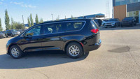EXECUTIVE CROSSTOWN DEMO! This 2024 CHRYSLER VOYAGER LX has the following options Cloth Bucket Seats... (image 5)