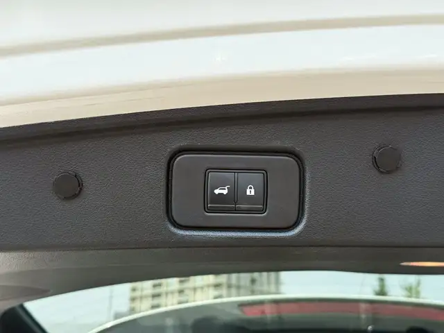 2022 Nissan Pathfinder SL in Cars & Trucks in Markham / York Region - Image 17