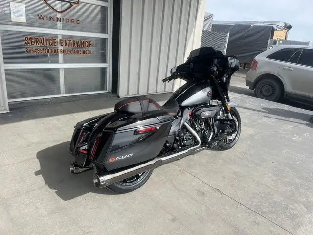 2025 Harley-Davidson FLHXSE - CVO Street Glide in Sport Touring in Winnipeg - Image 4
