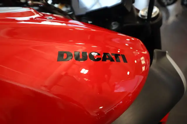 2025 Ducati Diavel V4 Ducati Red in Street, Cruisers & Choppers in Edmonton - Image 5