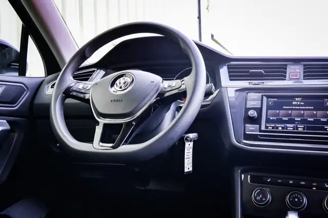 2021 Volkswagen Tiguan Trendline 4MOTION • HEATED SEATS • CP/AA dans Autos et camions dans Ottawa - Image 15