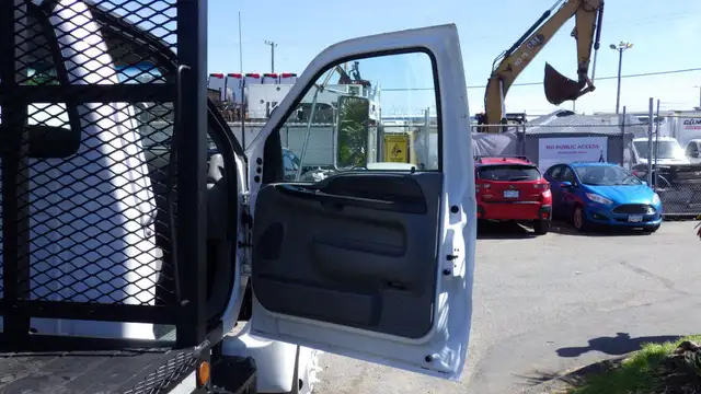 2006 Ford F650 16 Foot Flat Deck in Cars & Trucks in Delta/Surrey/Langley - Image 56