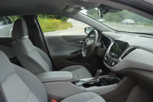2018 Chevrolet Malibu 4dr Sdn Hybrid w/1HY in Cars & Trucks in Markham / York Region - Image 13