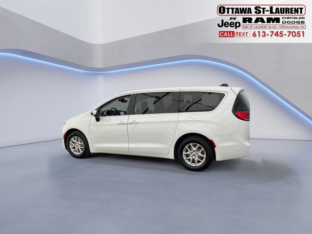 2023 Chrysler Pacifica Touring L FWD in Cars & Trucks in Ottawa - Image 3