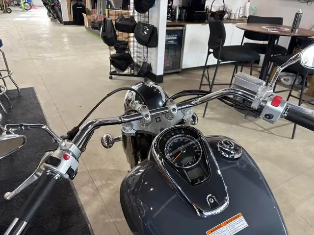 2023 Suzuki Boulevard C50 - Solid Iron Gray in Street, Cruisers & Choppers in Markham / York Region - Image 6